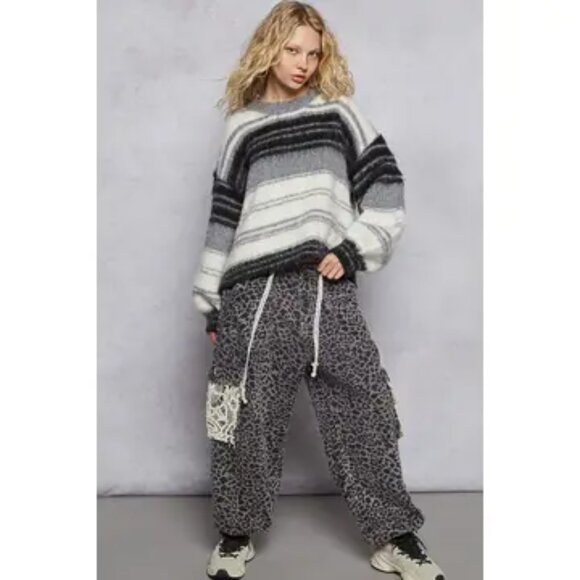 POL Dark Quiet Crochet Pocket Charcoal Leopard Pants Size Medium - Picture 4 of 6